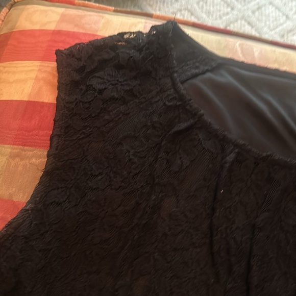 Elegant Black Lace Dress - Picture 4 of 5